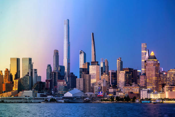 istock Midtown Manhattan Cityscape - Day to Night Transaction 1424360016