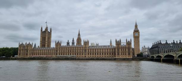 palace of westminster-london, uk - elizabeth ii queen nobility british flag stock-fotos und bilder