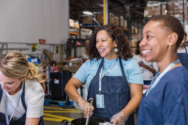 istock Multiracial group of volunteers 1424369171