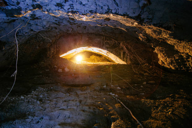 istock Dark dirty collapsed road tunnel 1424369773