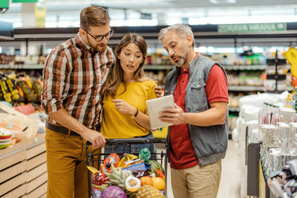 istock Couple Talking to Supermarket Worker 1424373940