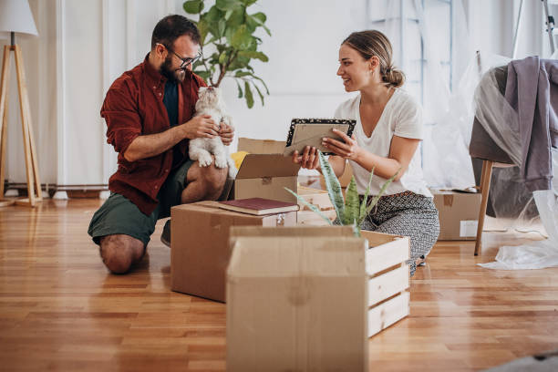 istock Couple unpacking in new apartment 1424378193