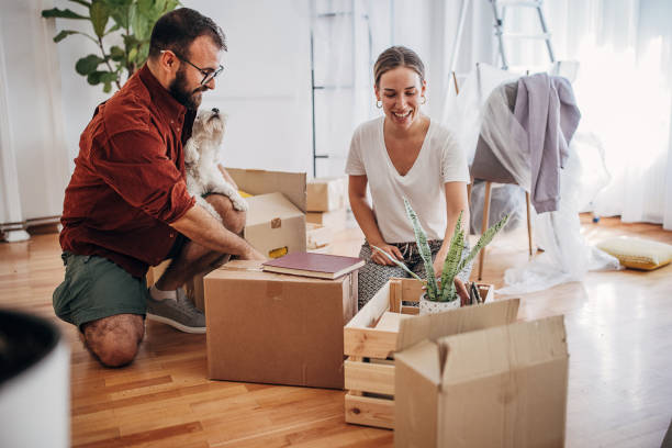 istock Couple unpacking in new home 1424378217