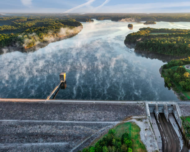 istock Dam on Tims Ford Lake. 1424380793