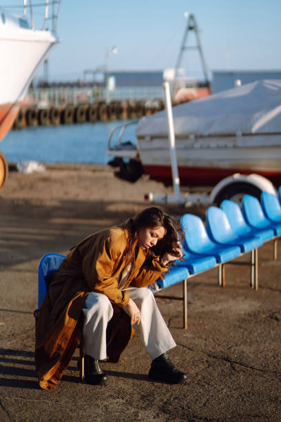 istock Young woman a good time in autumn weekend. 1424382916
