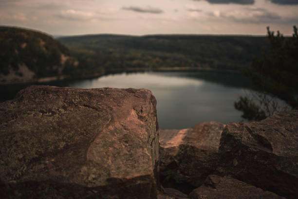 государственный парк devil's lake - devils lake стоковые фото и изображения