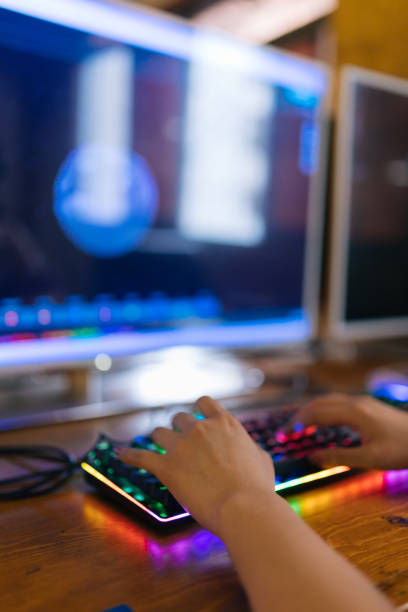istock A beautiful woman in front of the computer 1424598238