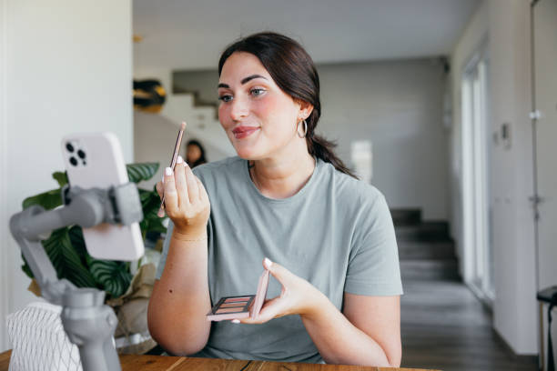 istock Influencer rating a new product 1424599326