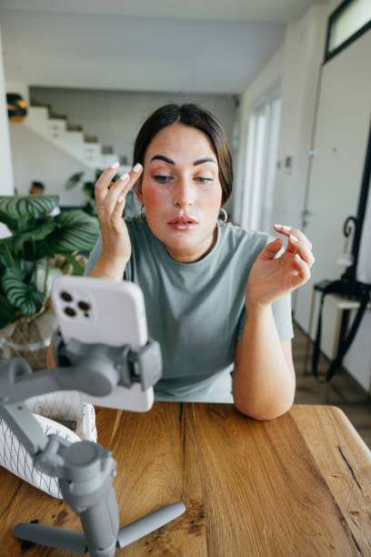 Influencer rating a new product