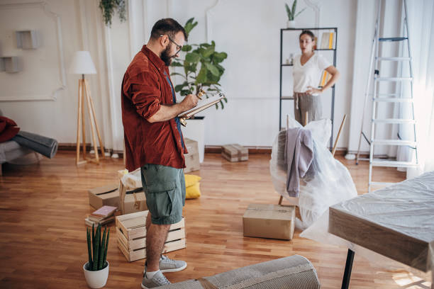 istock Couple unpacking in new home 1424605159
