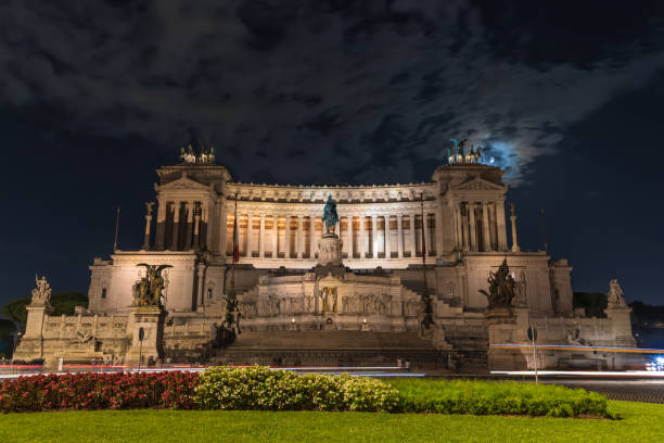 로마의 조국 (altare della patria)의 장엄한 제단 : 그것은 세계에서 이탈리아의 상징이며, 변화의 상징이며, risorgimento와 헌법의 상징입니다. - risorgimento 뉴스 사진 이미지