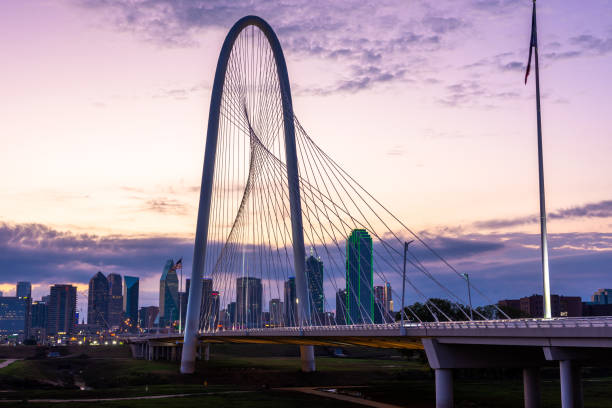 istock Margret Hunt Hill Bridge and the Dallas Skyline 1424731947