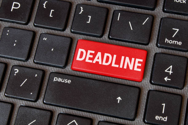 istock Deadline concept. The inscription deadline on a leaf in the computer keyboard. Close-up. 1424740093