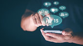 e-commerce-konzept-und-online-verkaufswebsite-cyberspace-einzelhandelsunternehmen-verwenden-es.jpg?b=1&s=170x170&k=20&c=zdU4SrHFJNmzJw0qnOk-gEeQYkj6kcLwv0TXMbah1jY=