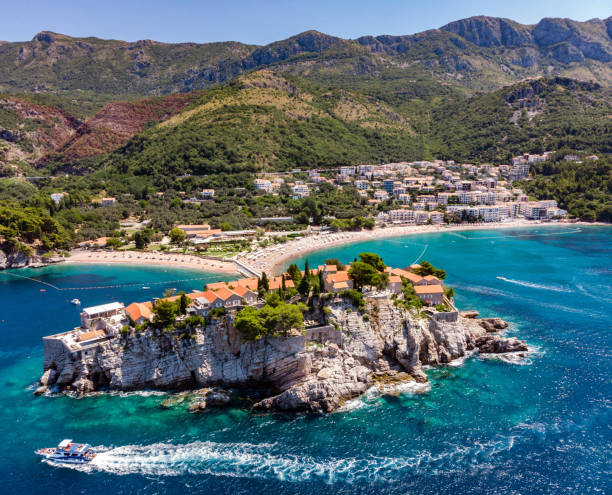 istock Sveti Stefan - Montenegro 1424811706