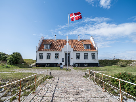 The Limfjord Museum resides in the old canal officer's building by Frederik VII's canal. The museum exhibits interesting fact about the Limfjord.