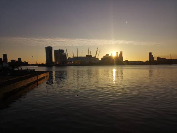 istock Canary Wharf at sunrise 1424841907
