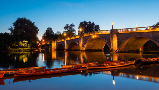 istock Richmond Upon Thames bridge at dusk 1424890021