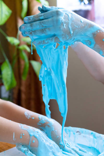 istock Non newtonian fluid, kids chemistry experiment. 1424897123