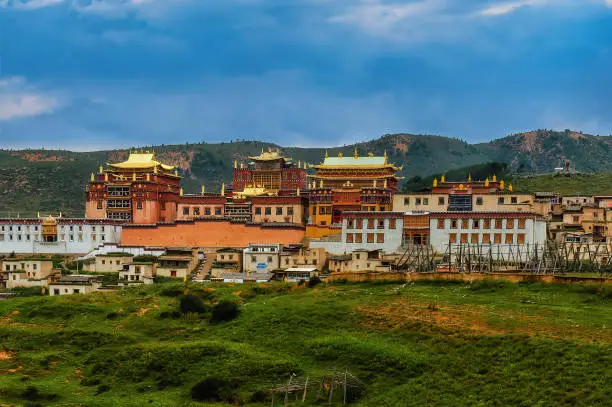 Songzanlin Temple also known as the Ganden Sumtseling Monastery, is a Tibetan Buddhist monastery in Zhongdian city( Shangri-La), Yunnan province China