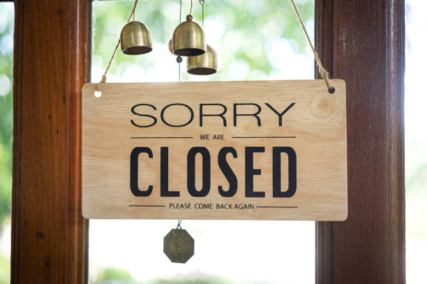 istock Sorry, we are closed tag. 1424911082
