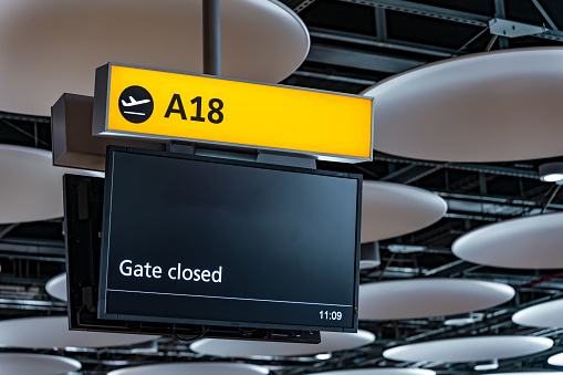 Gate closed airport flight/gate information board