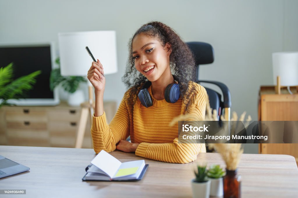 Am Using Notebooks African Americans Using Notebooks Pens To Take Notes And Computers ...