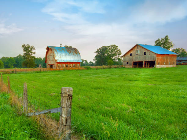 istock Old weathered barns with fence-Howard County, Indiana 1424950818