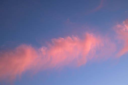 pink cloud under blue sky.