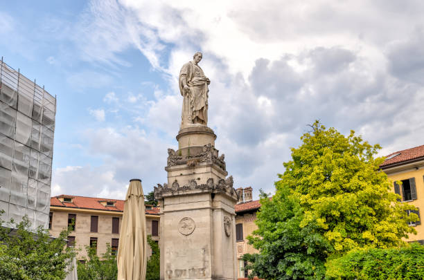 istock Idyllic scenery on the streets and pathways around Lake Como, Italy 1424994207