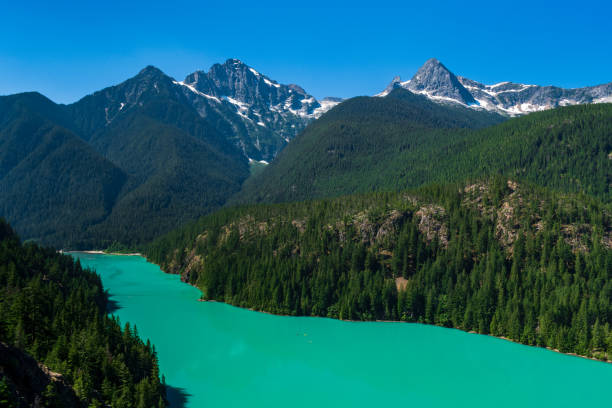 lago diablo, parco nazionale delle cascate del nord - north cascades national park northern cascade range reservoir mountain foto e immagini stock