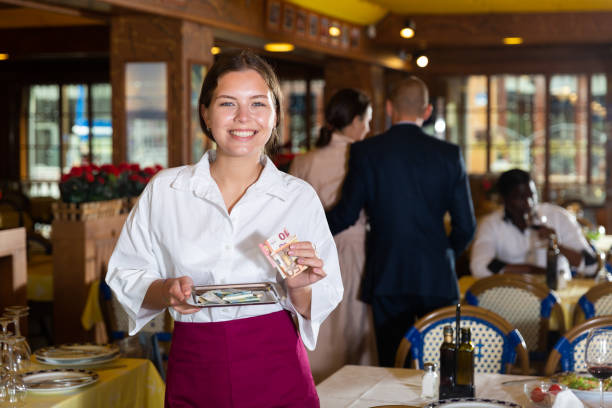istock Waiter got a good tip from restaurant patrons 1425040445