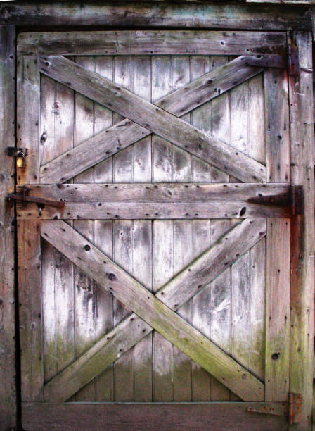 puerta rústica holandesa - cross shape cross rough wood fotografías e imágenes de stock
