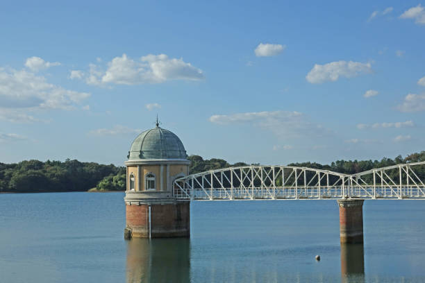 istock Lake Tama in early autumn 1425081088