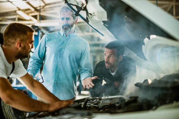 istock Come on, the car is smoking! 1425092199