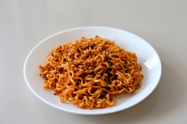 istock Spicy instant noodle on a white plate 1425186411