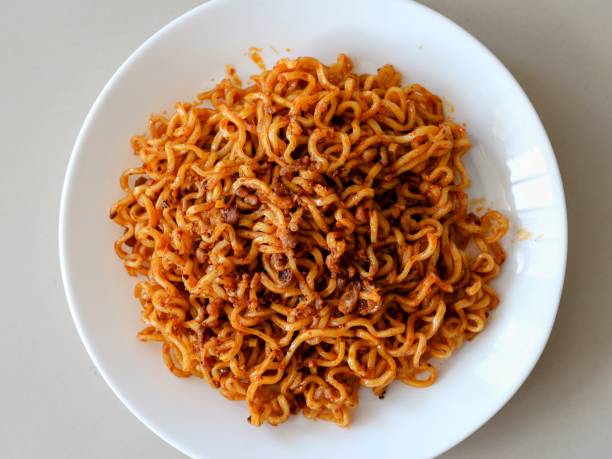 istock Spicy instant noodle on a white plate 1425186416
