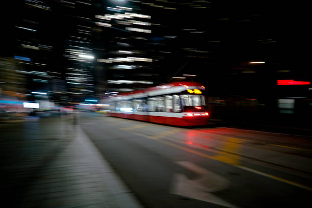 istock TORONTO STREETCAR AT NIGHT 1425191886