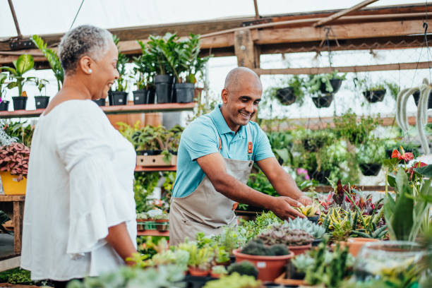 istock Customer service at the flower shop 1425211482