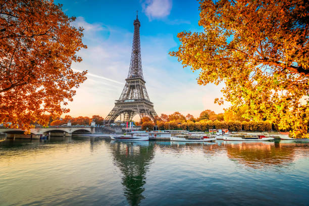 istock eiffel tour over Seine river 1425213654
