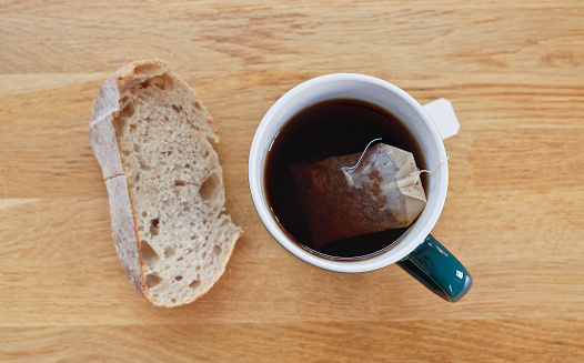 For breakfast there is only black tea and a slice of bread.