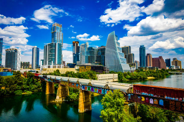 モダン・ミーツ・テキサス・カウンターカルチャー・オブ・オースティン・テキサス - austin texas skyline texas cityscape ストックフォトと画像