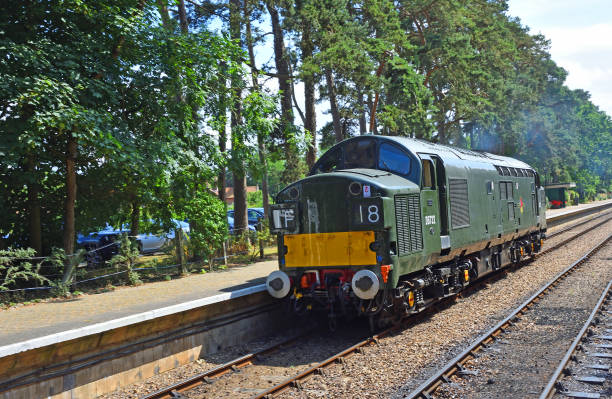 motore diesel vintage br class 37 english electric type 3 alla stazione di holt. - diesel locomotive foto e immagini stock