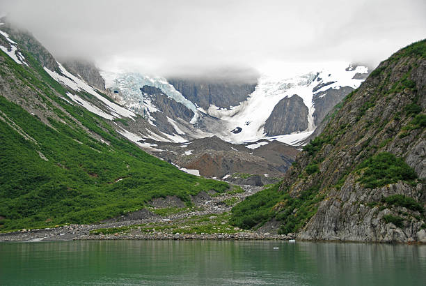 istock Ice coming from the lcouds 142530906