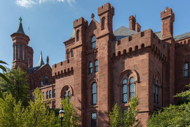 Smithsonian castle in Washington DC Smithsonian castle in Washington DC smithsonian museums stock pictures, royalty-free photos & images