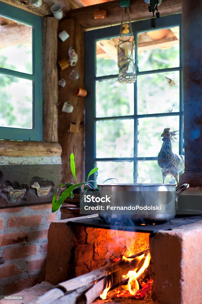 Wood печь - Стоковые фото Кухня роялти-фри
