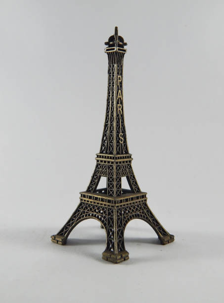 Miniature Tour Eiffel Cuivre - Décoration Table Paris - Sculpture Déco élégante