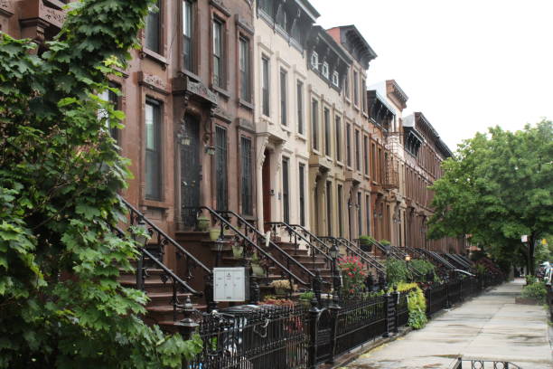 brooklyn brownstones - brooklyn row house townhouse house foto e immagini stock