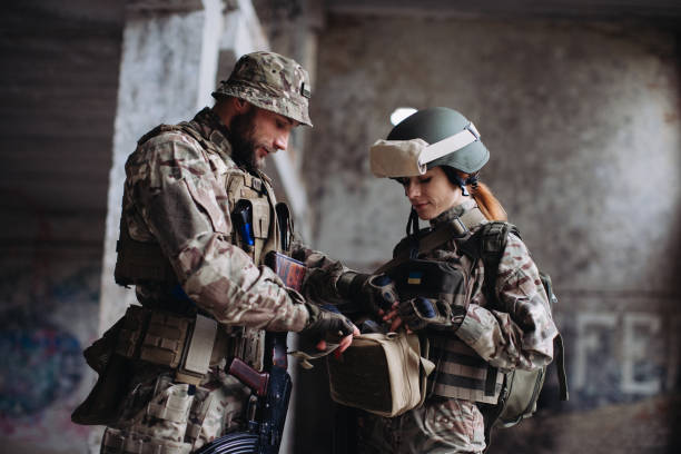 istock Fully equipped and armed soldiers 1425438777