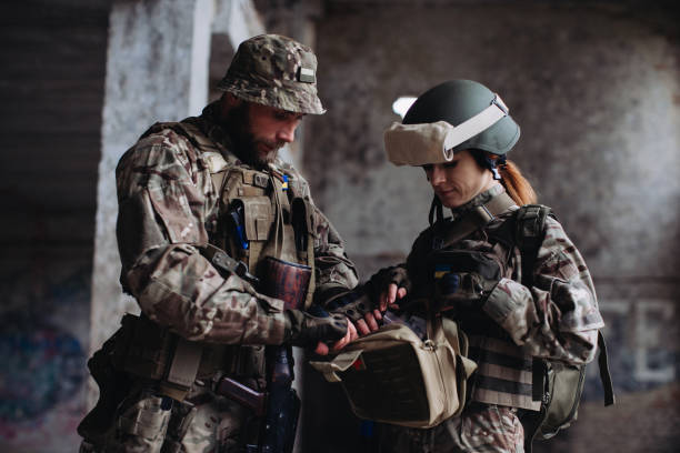 istock Fully equipped and armed soldiers 1425438923